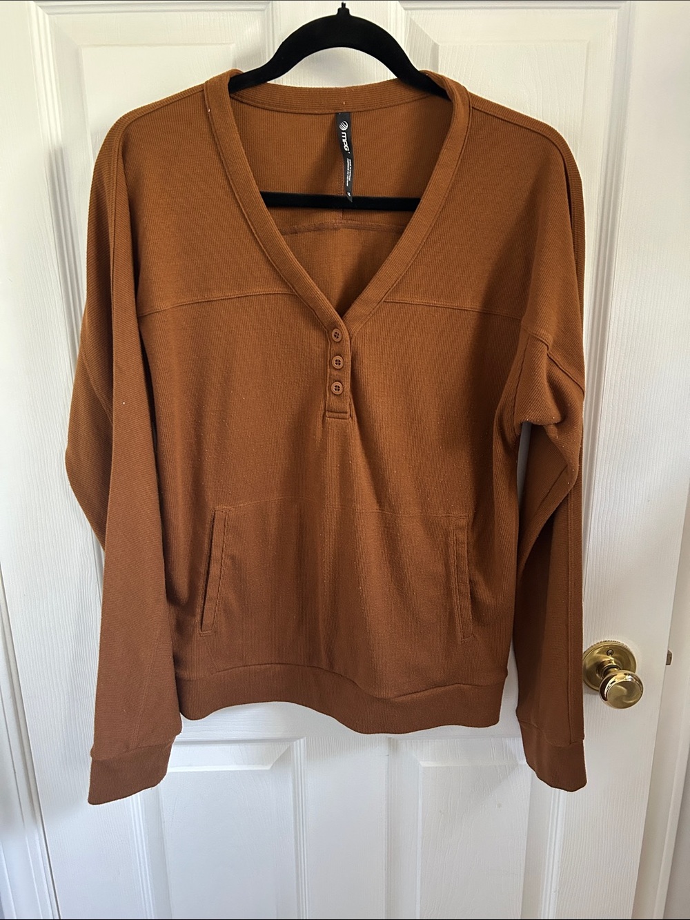 MPG Ribbed Crewneck Top in Warm Brown